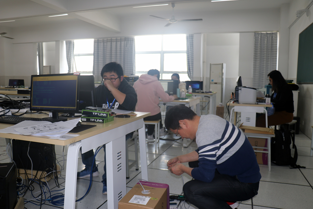 計(jì)算機(jī)教研室全力參與市技能大賽信息技術(shù)類賽事組織工作，展現(xiàn)專業(yè)擔(dān)當(dāng)與南京風(fēng)采